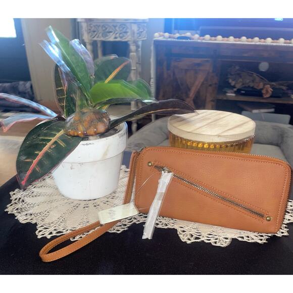 Free People Distressed Vegan Leather Wallet Brown‎ NWT - Picture 1 of 4